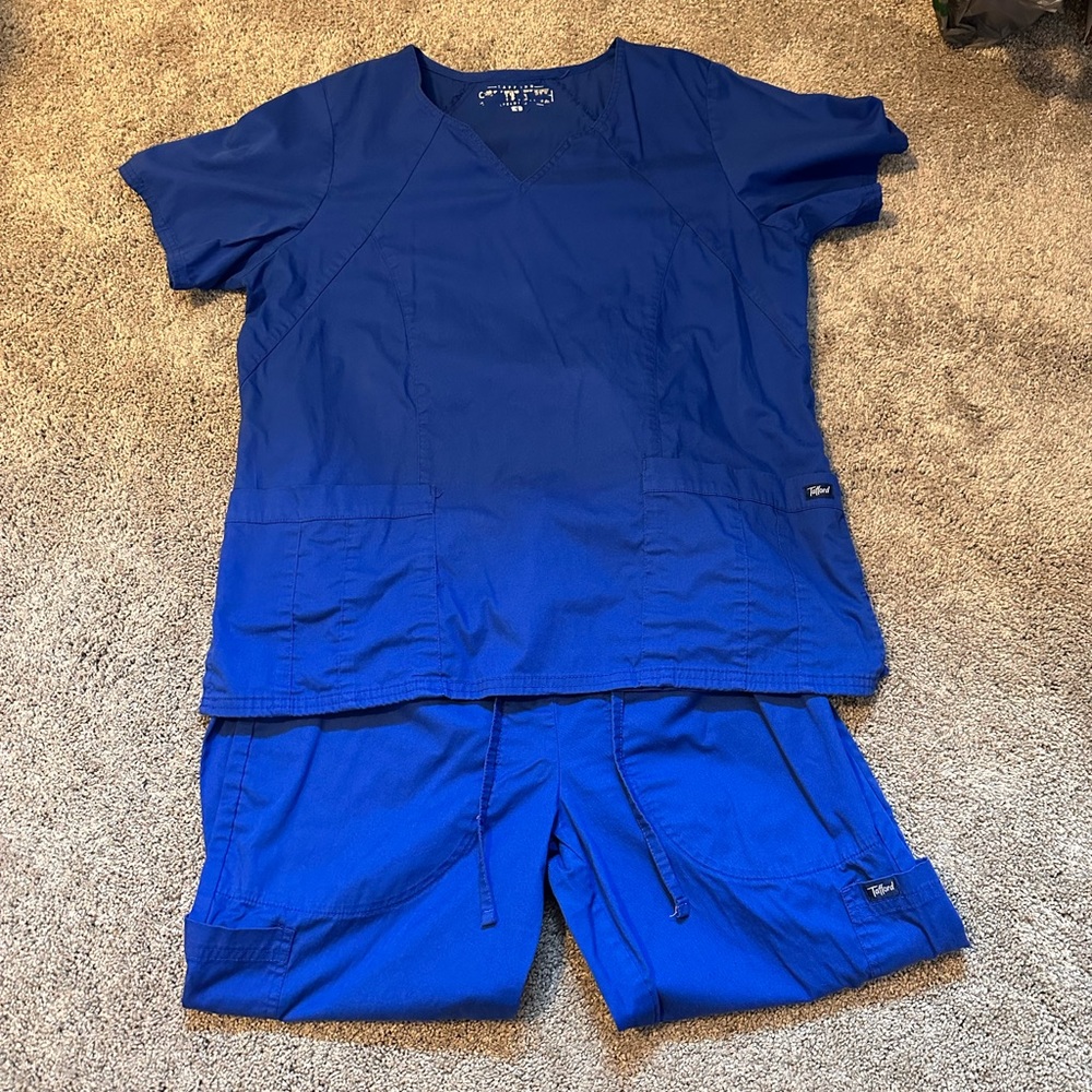 Tafford scrub set